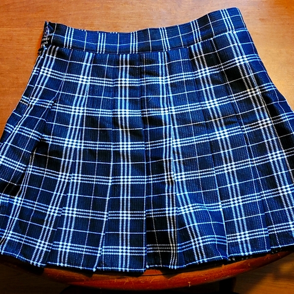 Ali express size 5 mini skirt black and white. - Picture 1 of 3